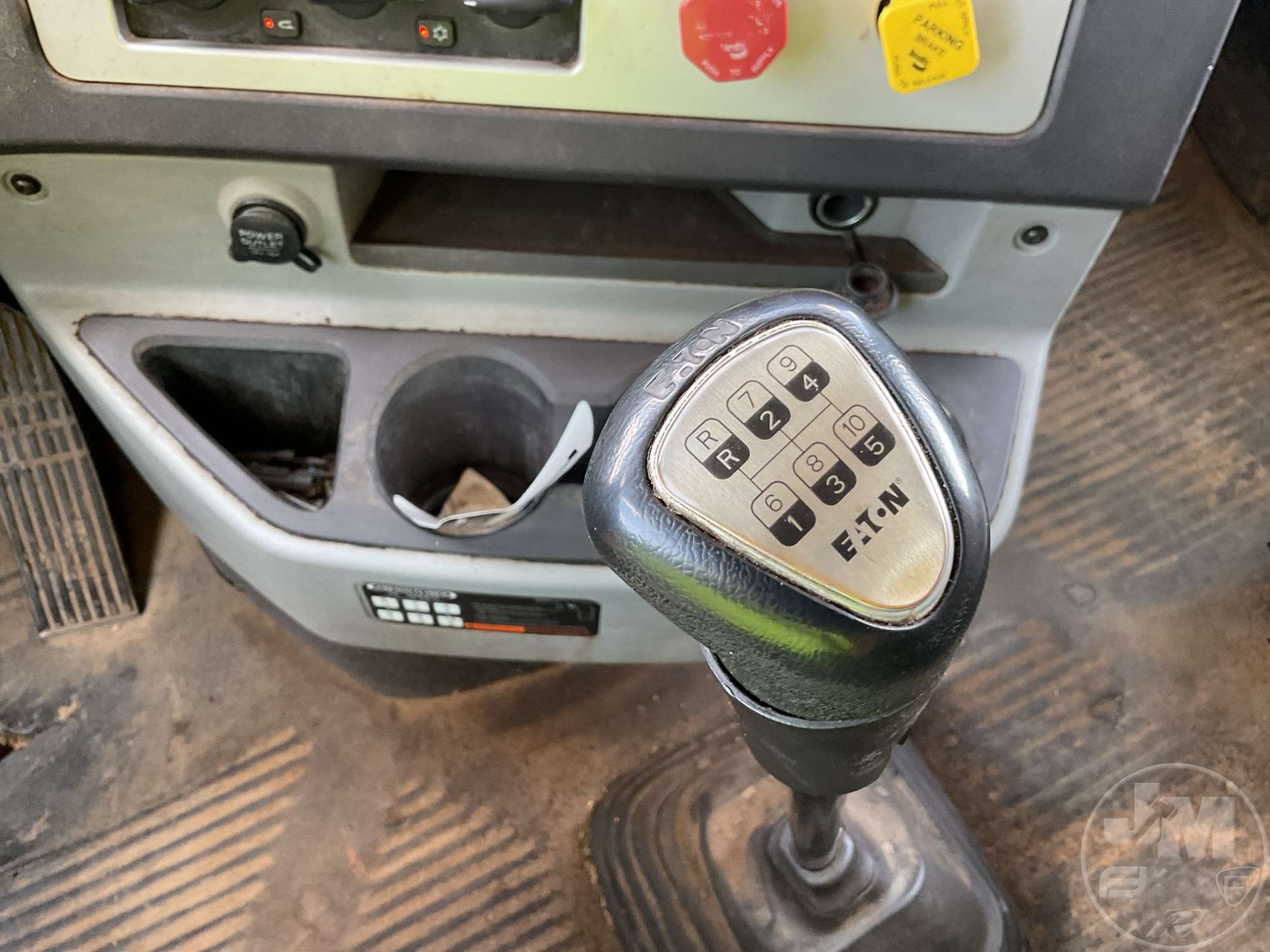 2020 Freightliner SD122