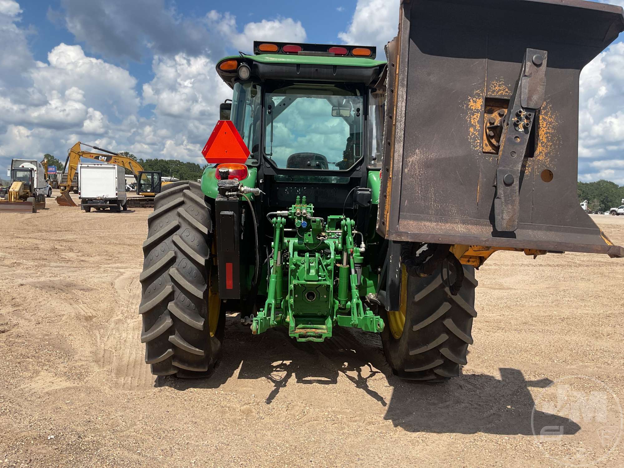 0 John Deere 6105E