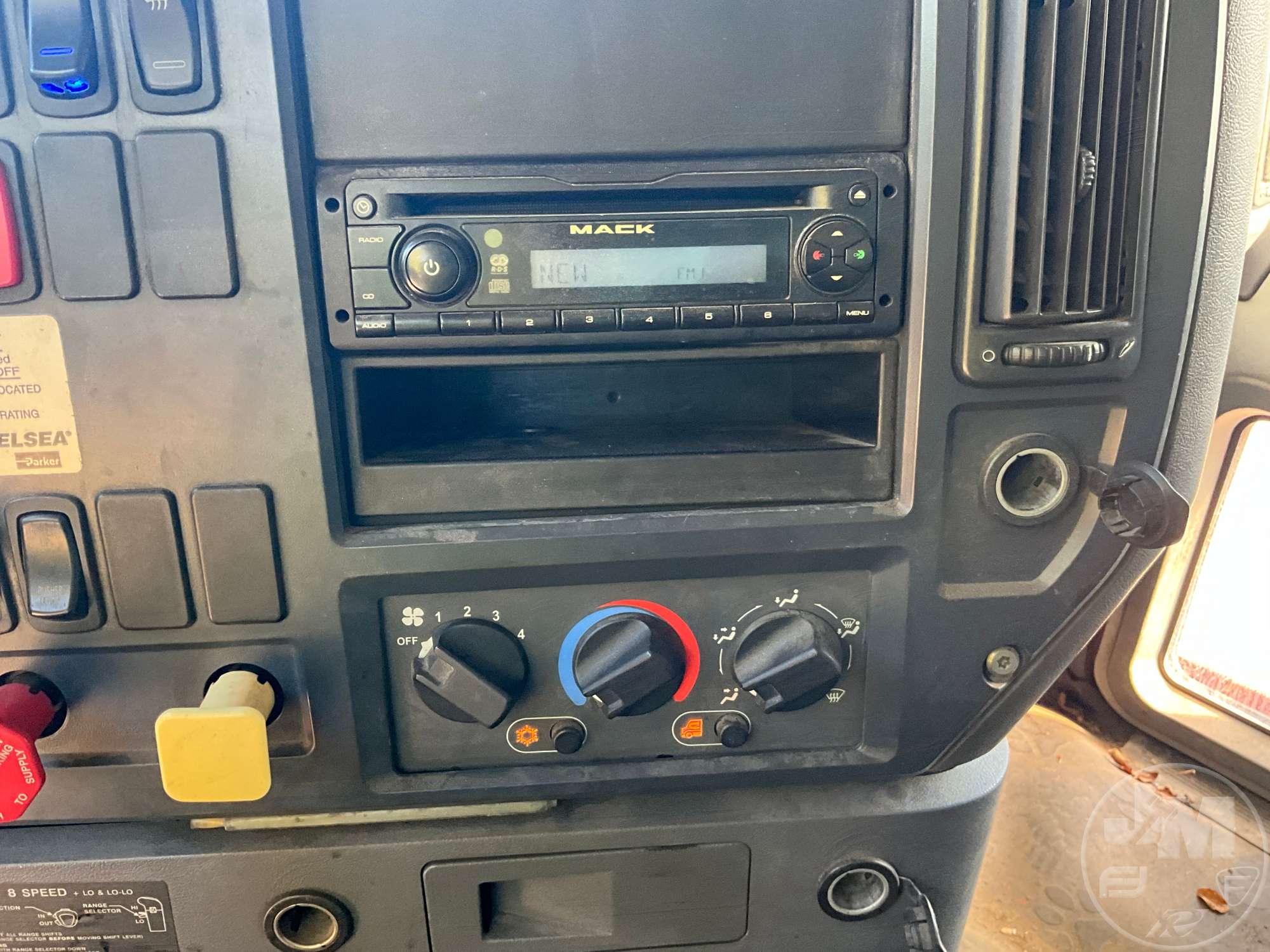 2009 Mack GU713