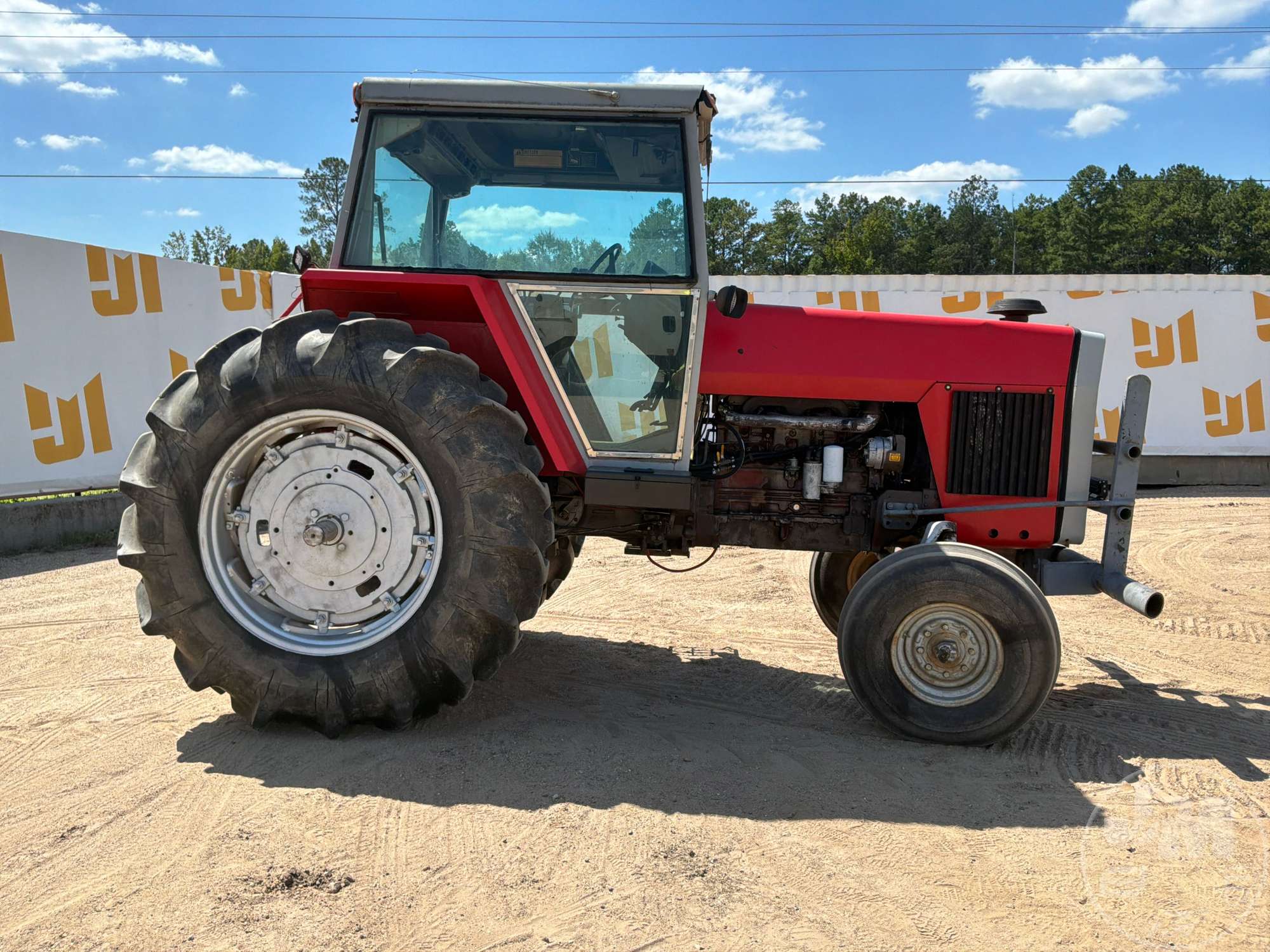 1981 Massey Ferguson 2675