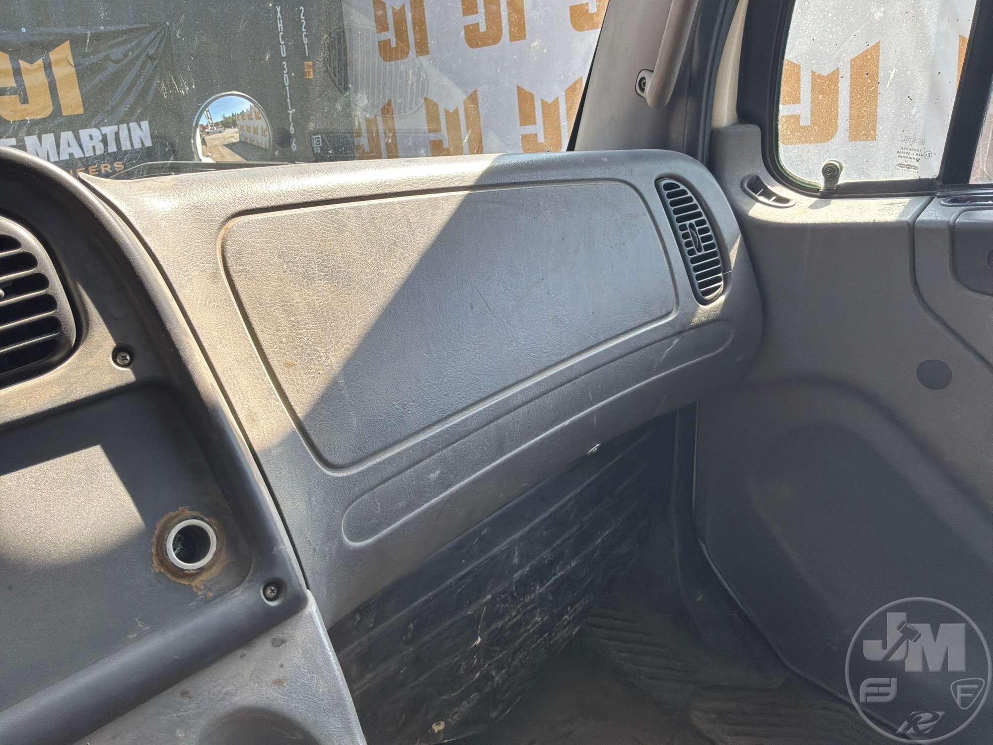 2005 Freightliner M2
