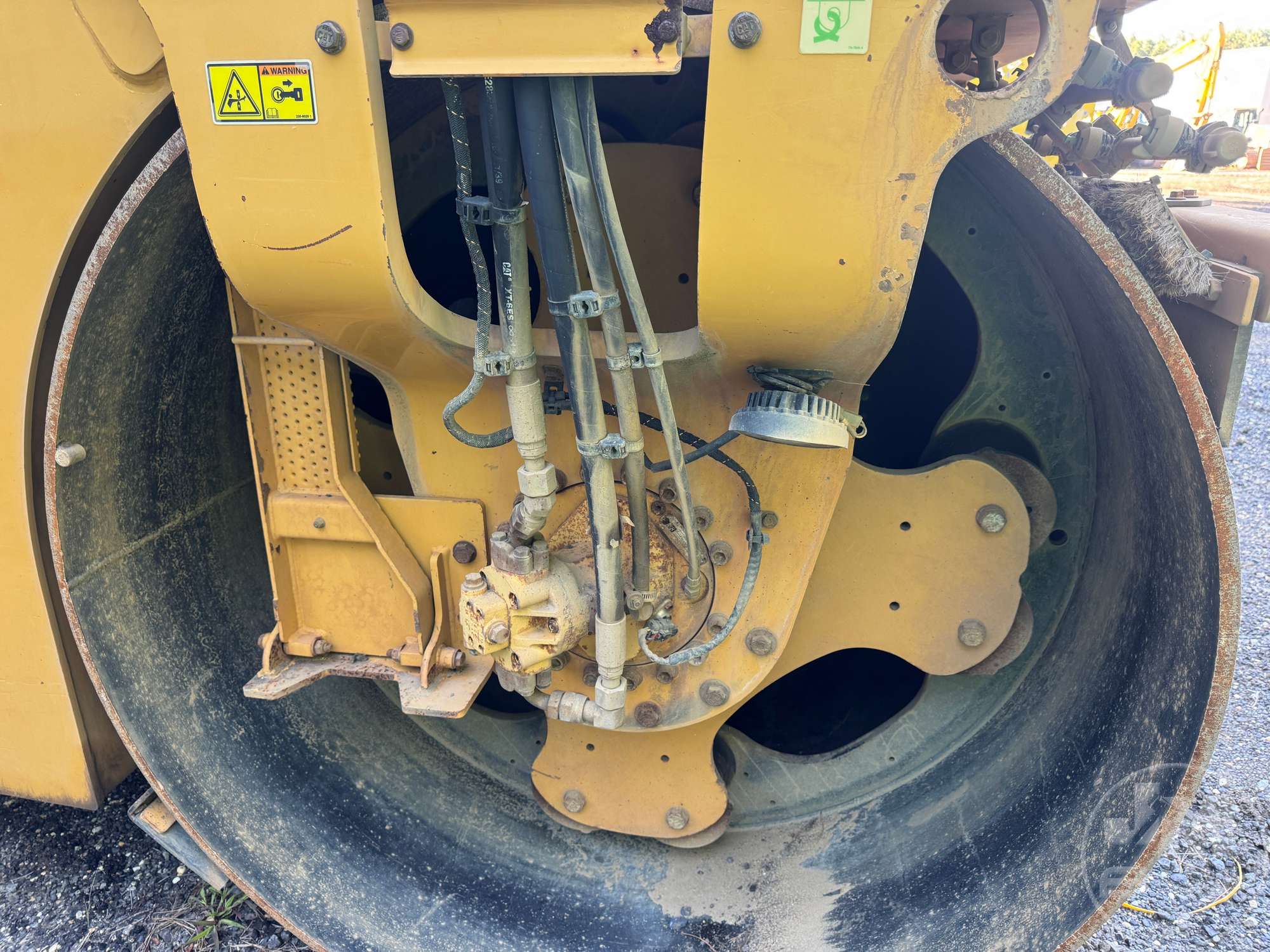 2015 Caterpillar CB64B