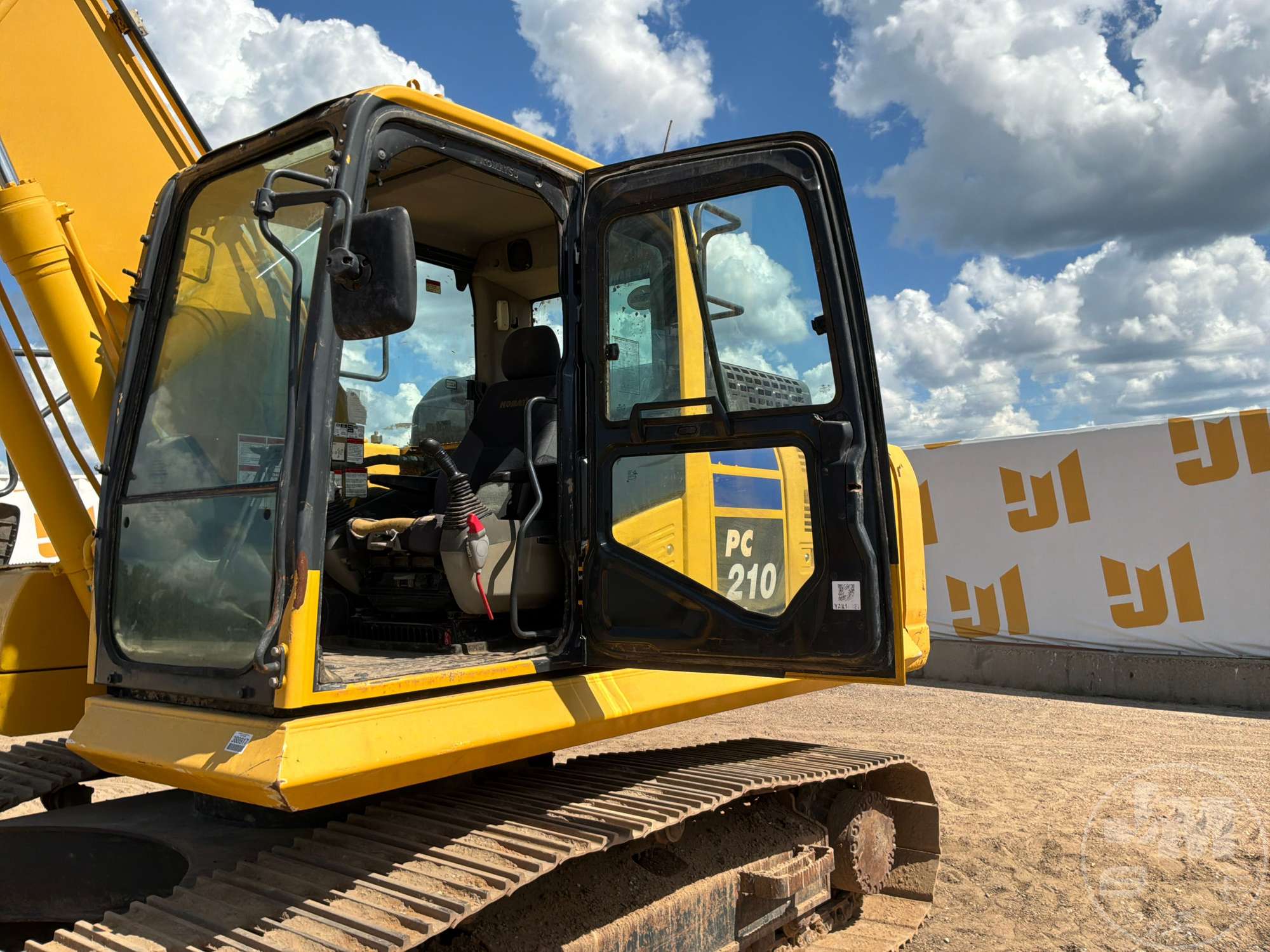 2019 Komatsu PC210LC-11