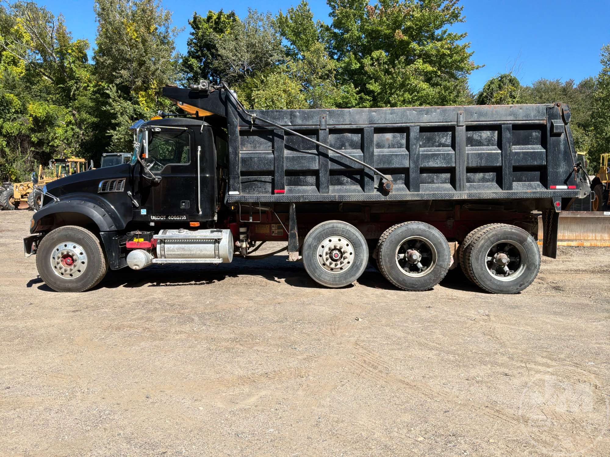 2009 Mack GU713