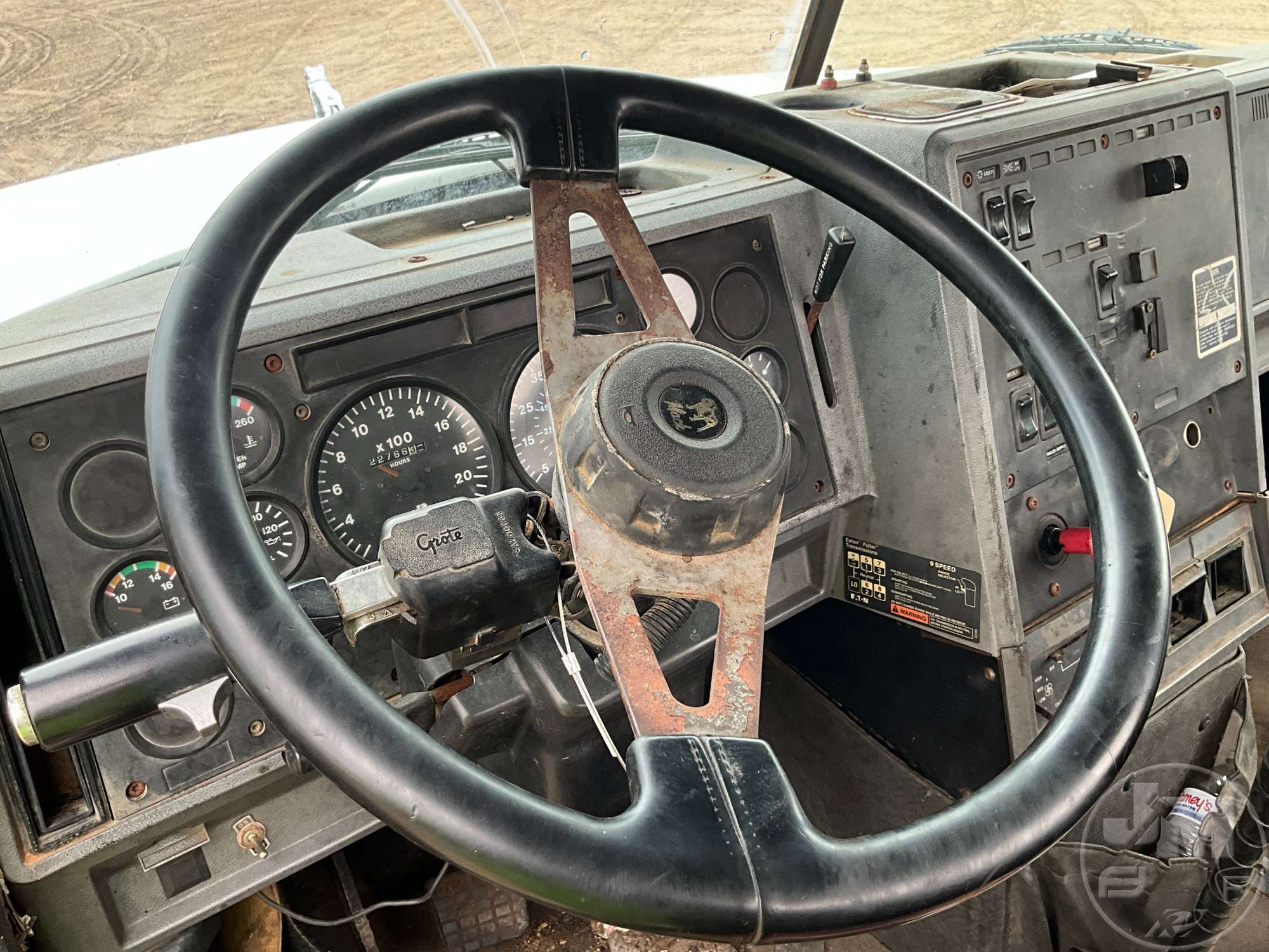 1997 Mack CH 613