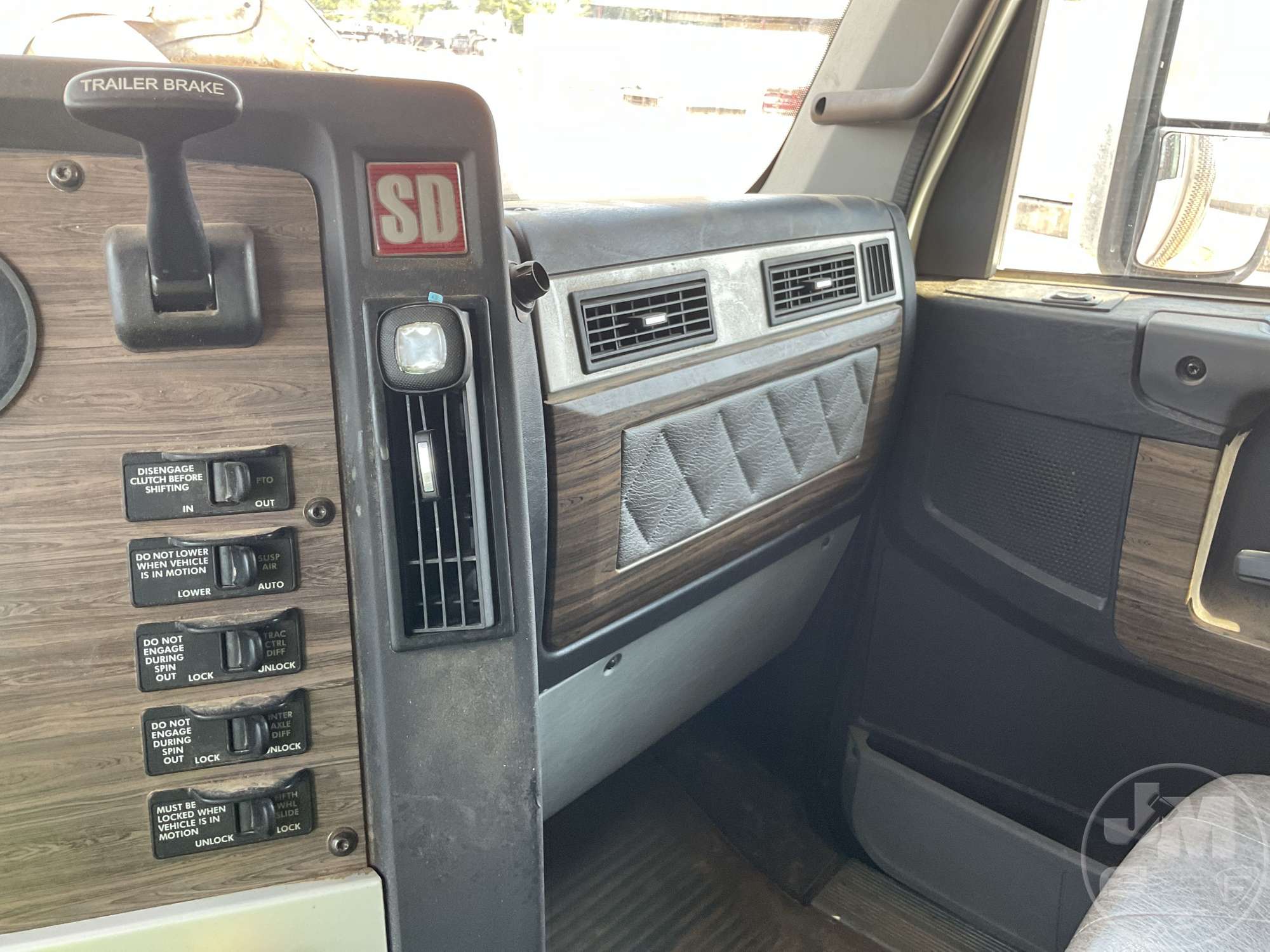 2020 Freightliner SD122