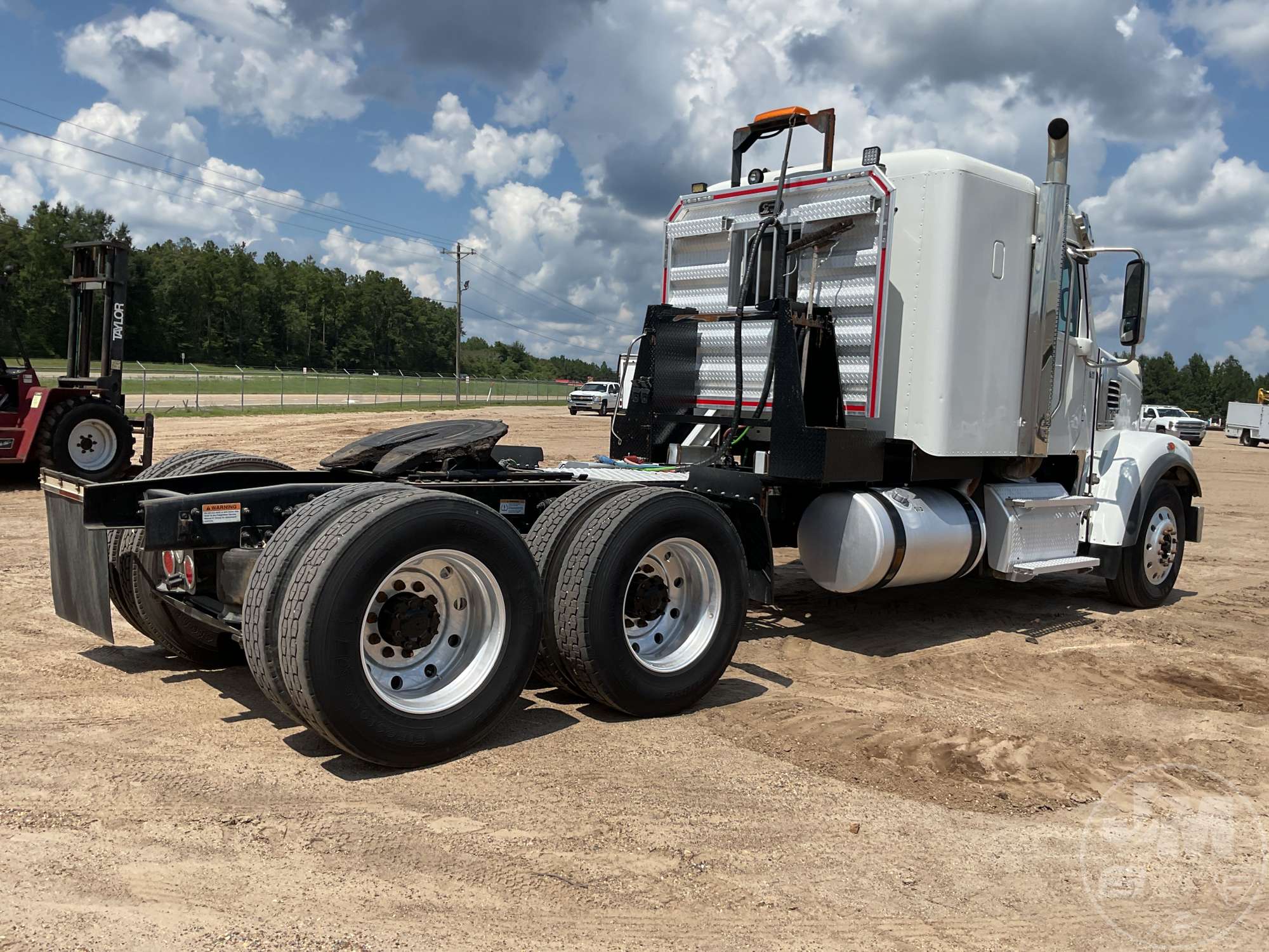 2020 Freightliner SD122