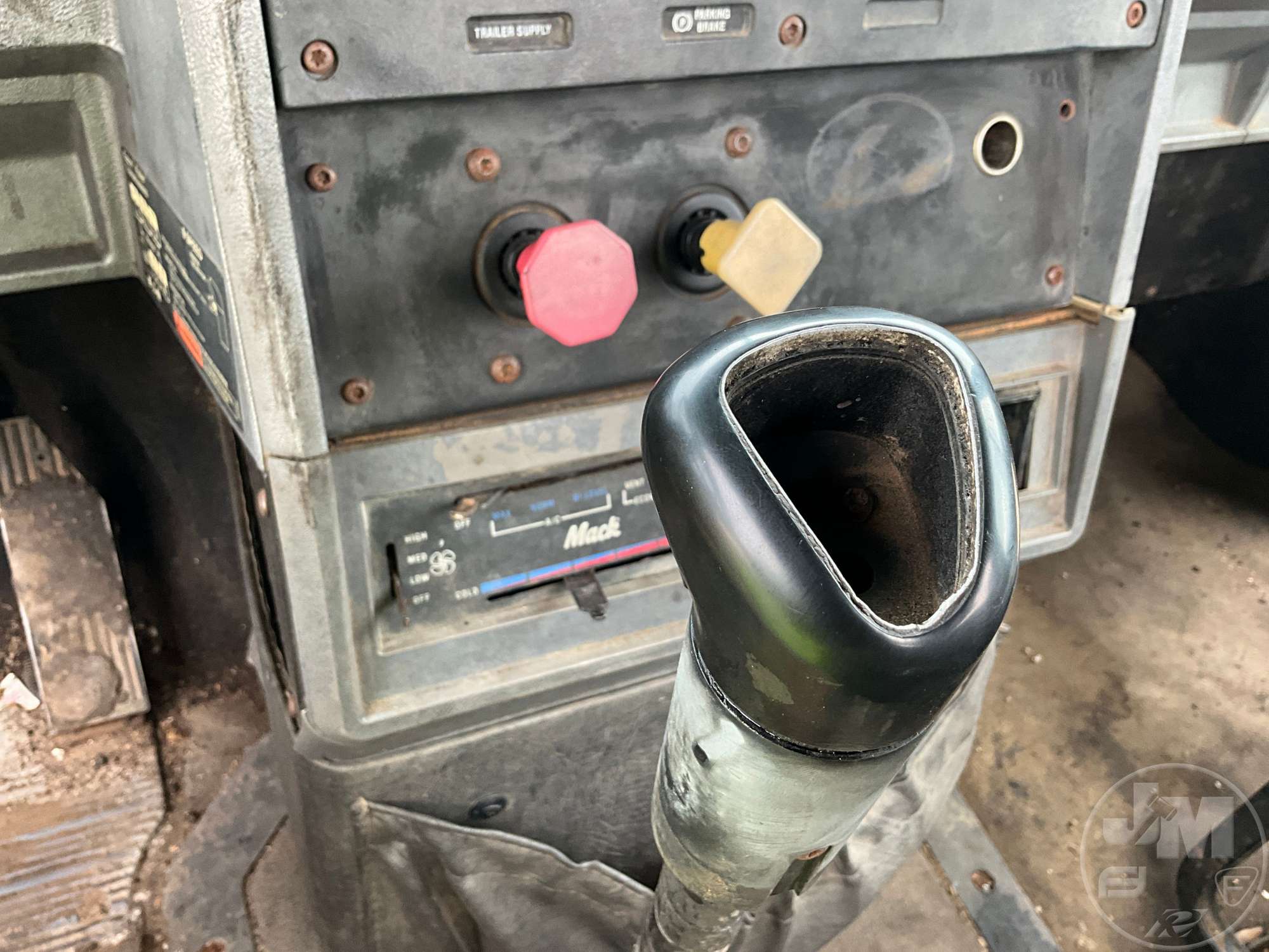 1997 Mack CH 613