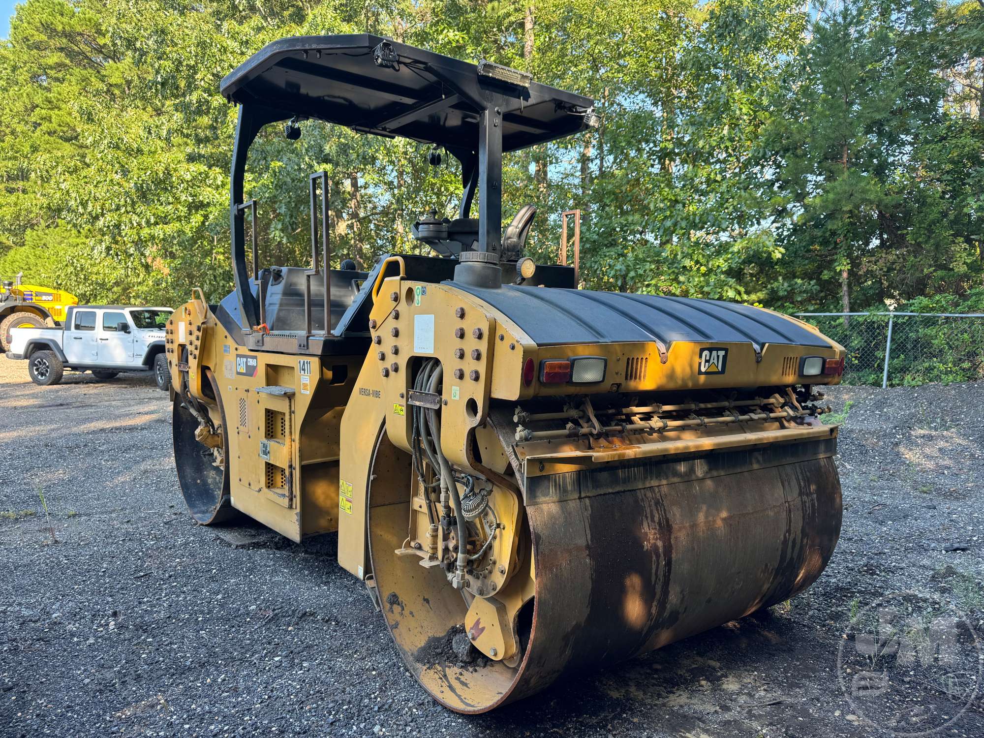 2015 Caterpillar CB64B