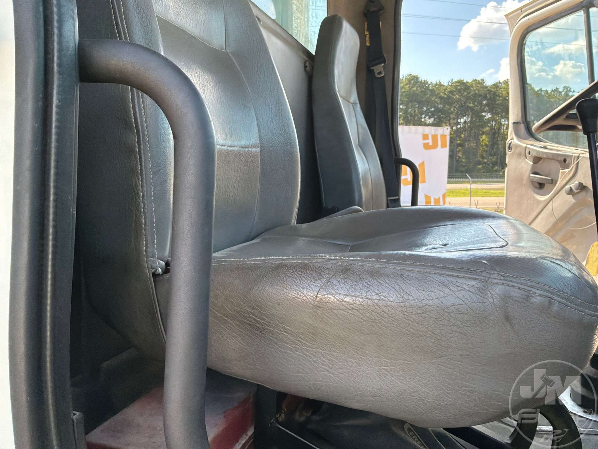 2006 Freightliner M2