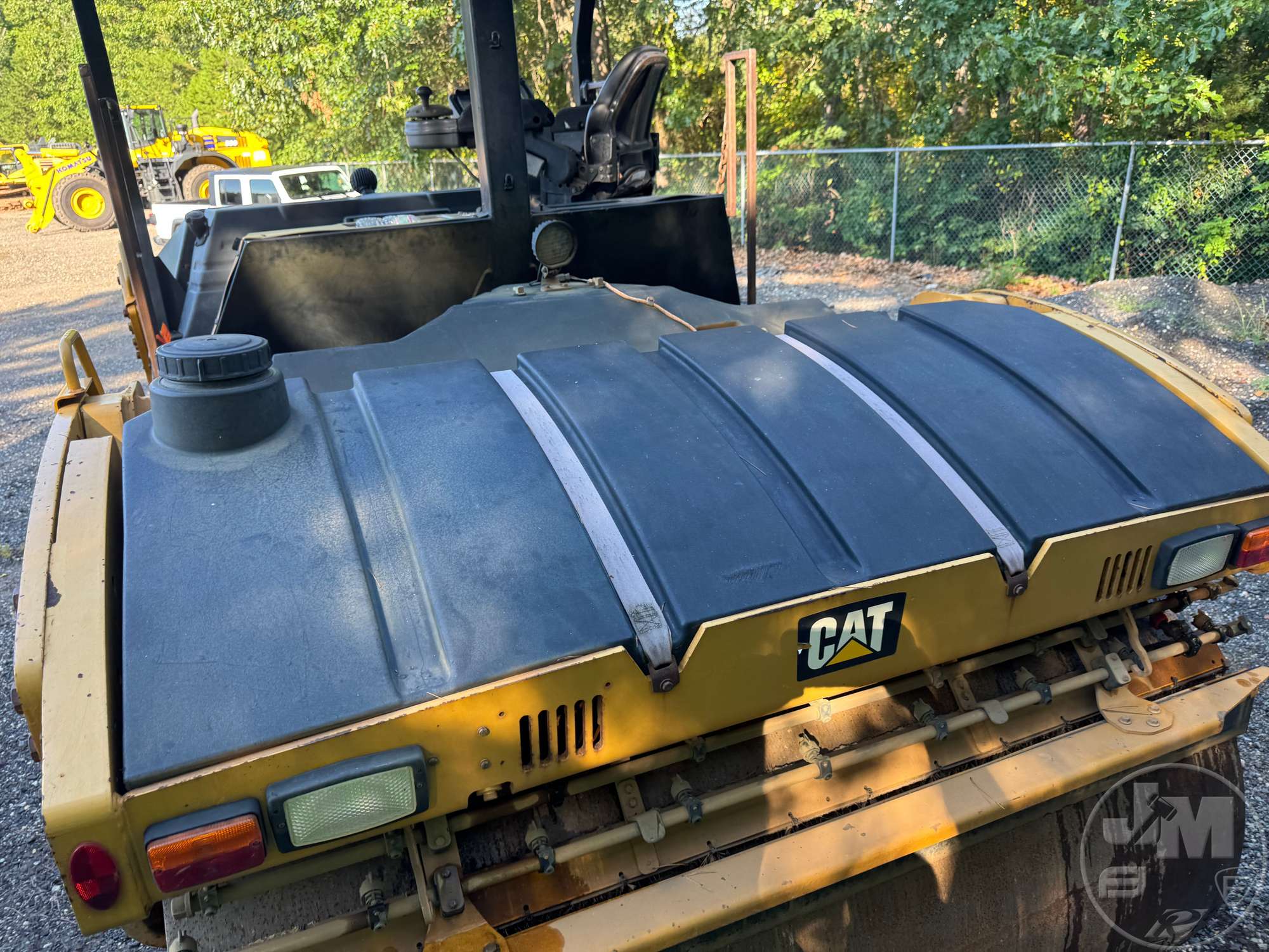 2015 Caterpillar CB64B