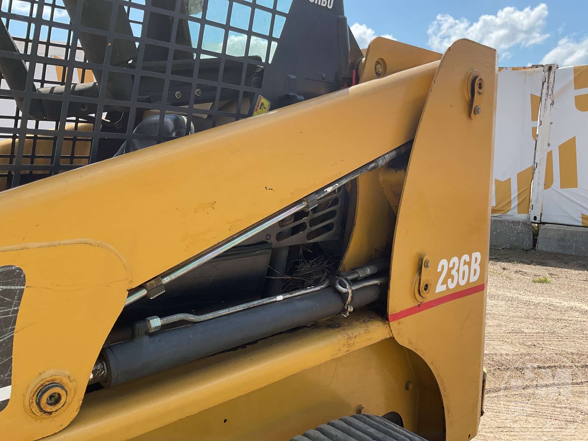 2000 Caterpillar 236B
