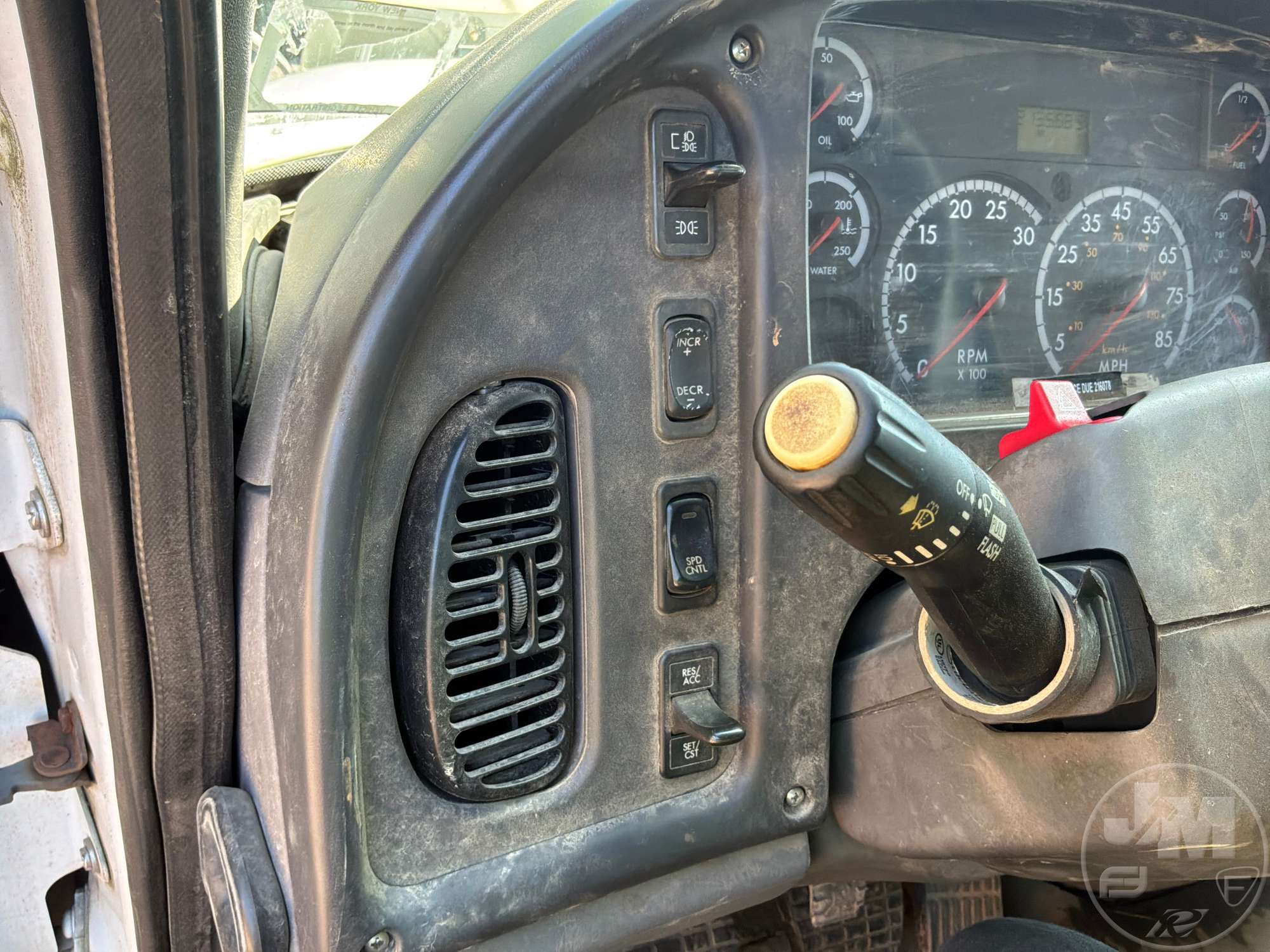 2005 Freightliner M2
