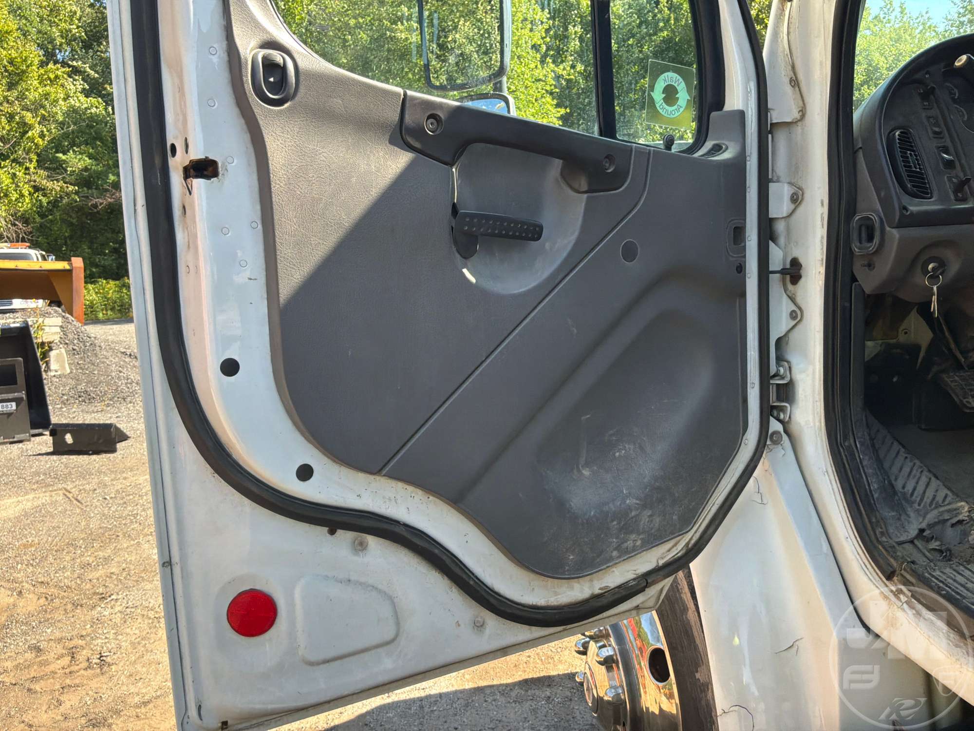 2005 Freightliner M2