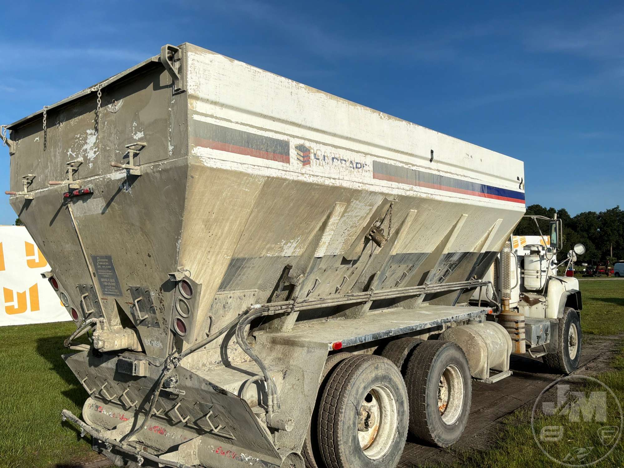 2001 Mack DM690S