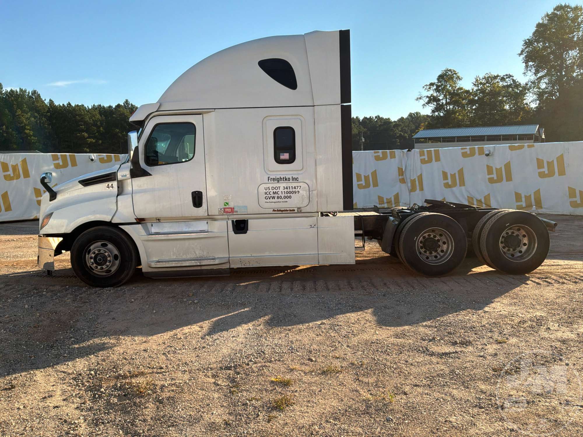 2020 Freightliner CASCADIA