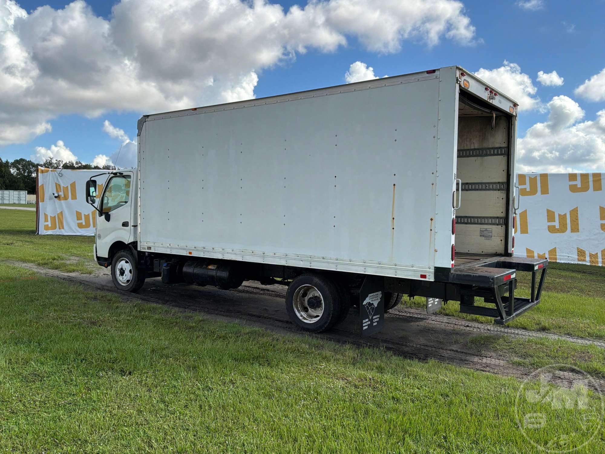 2017 Hino 195