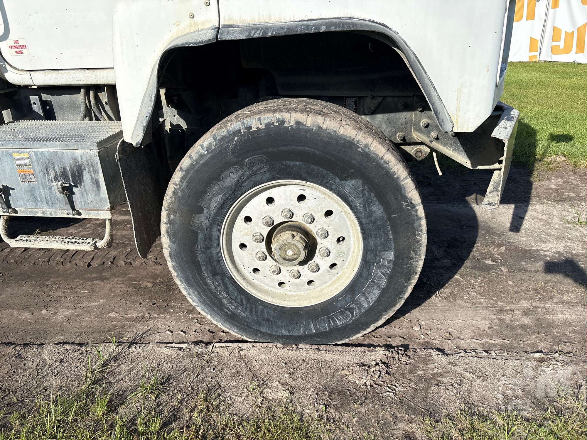 2001 Mack DM690S