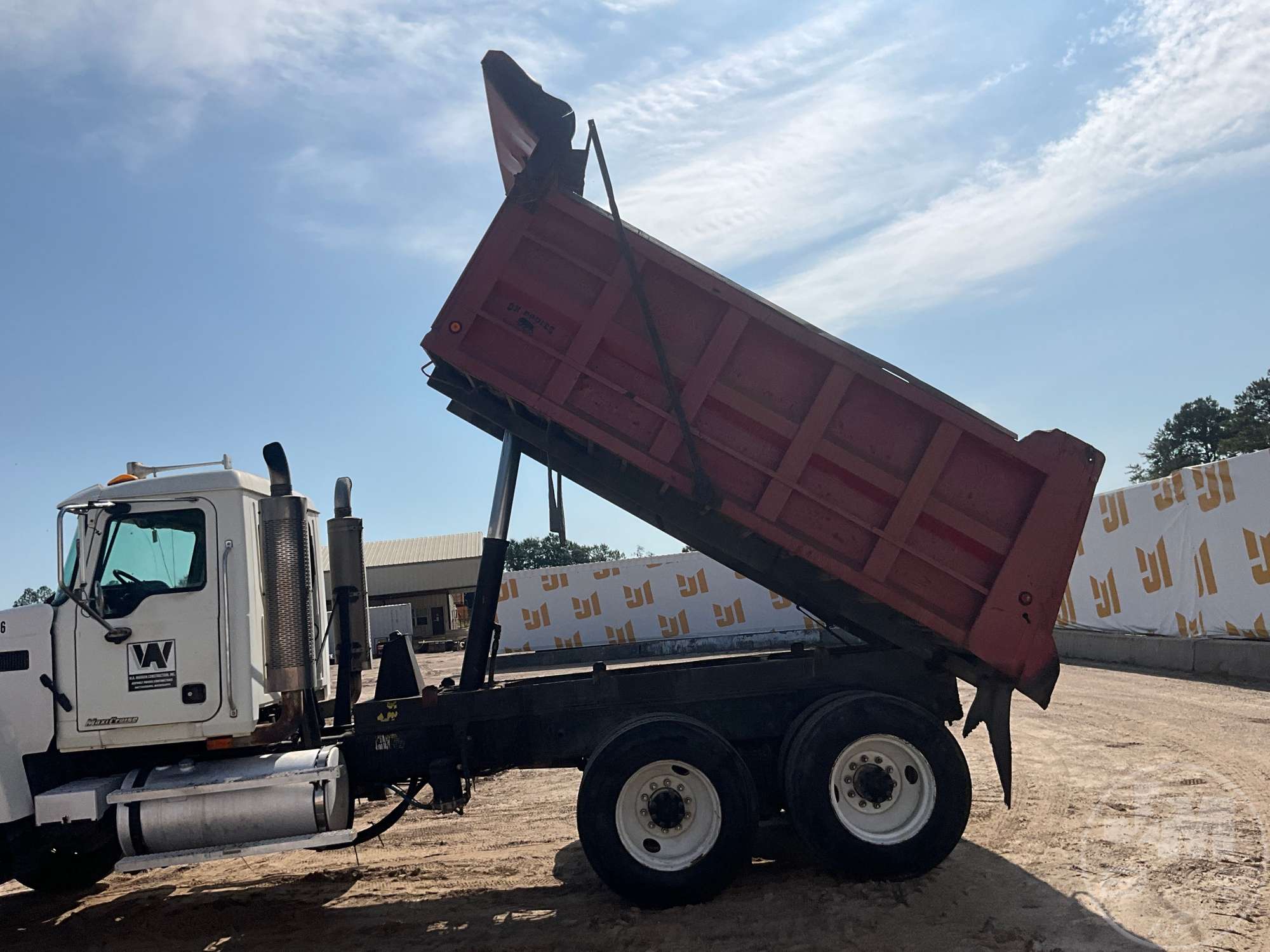 2005 Mack CHN 613