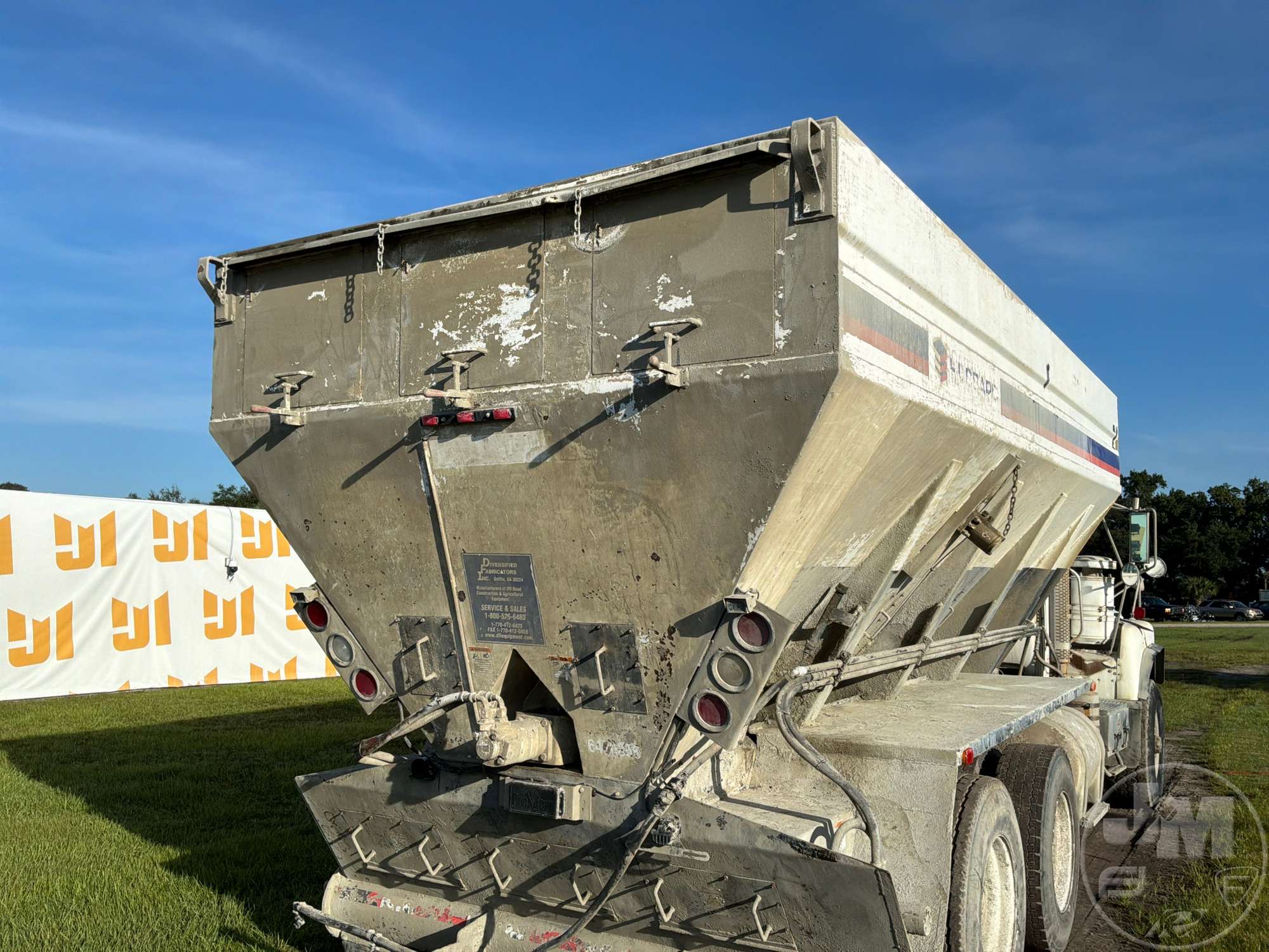 2001 Mack DM690S