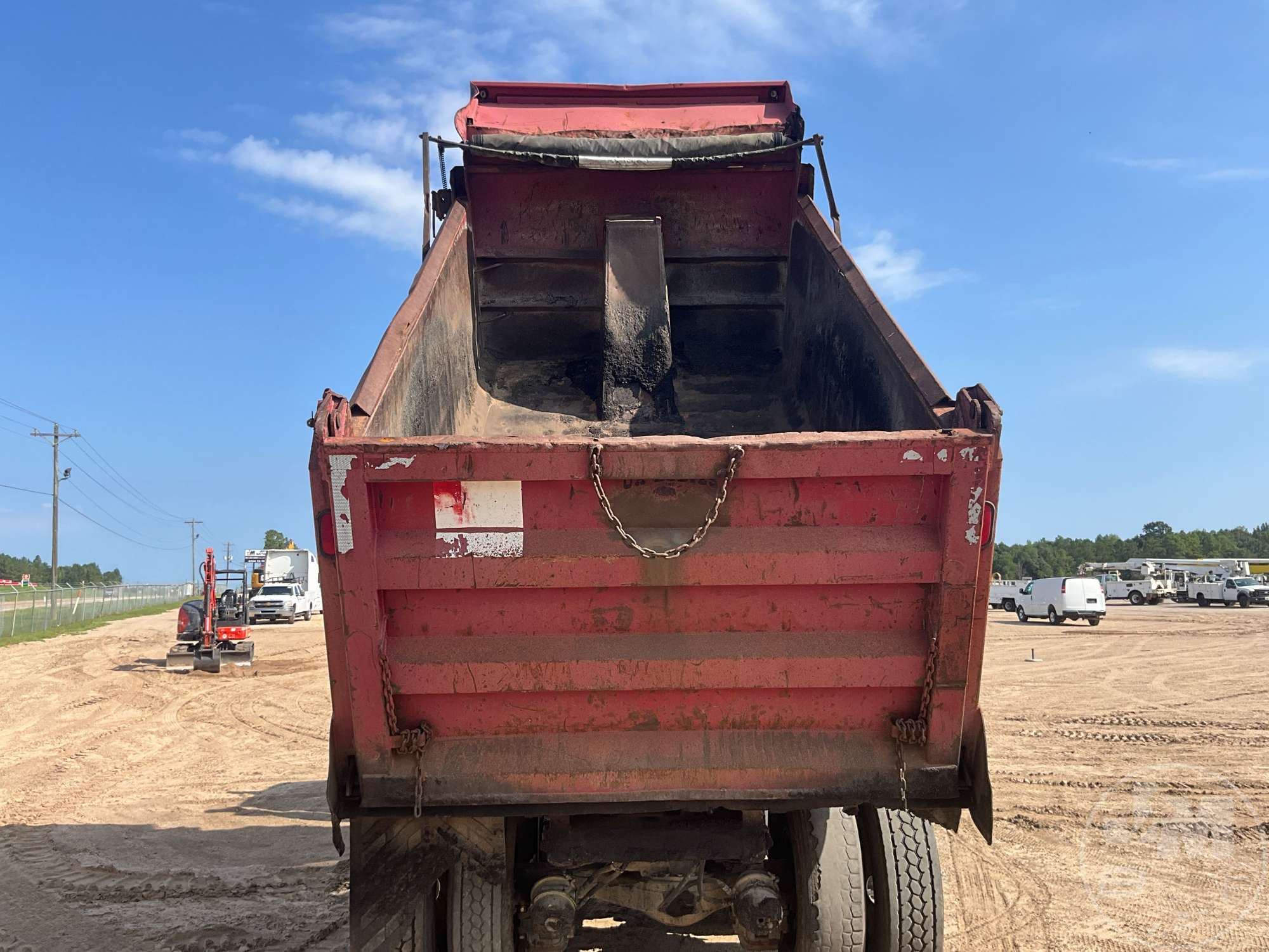2005 Mack CHN 613