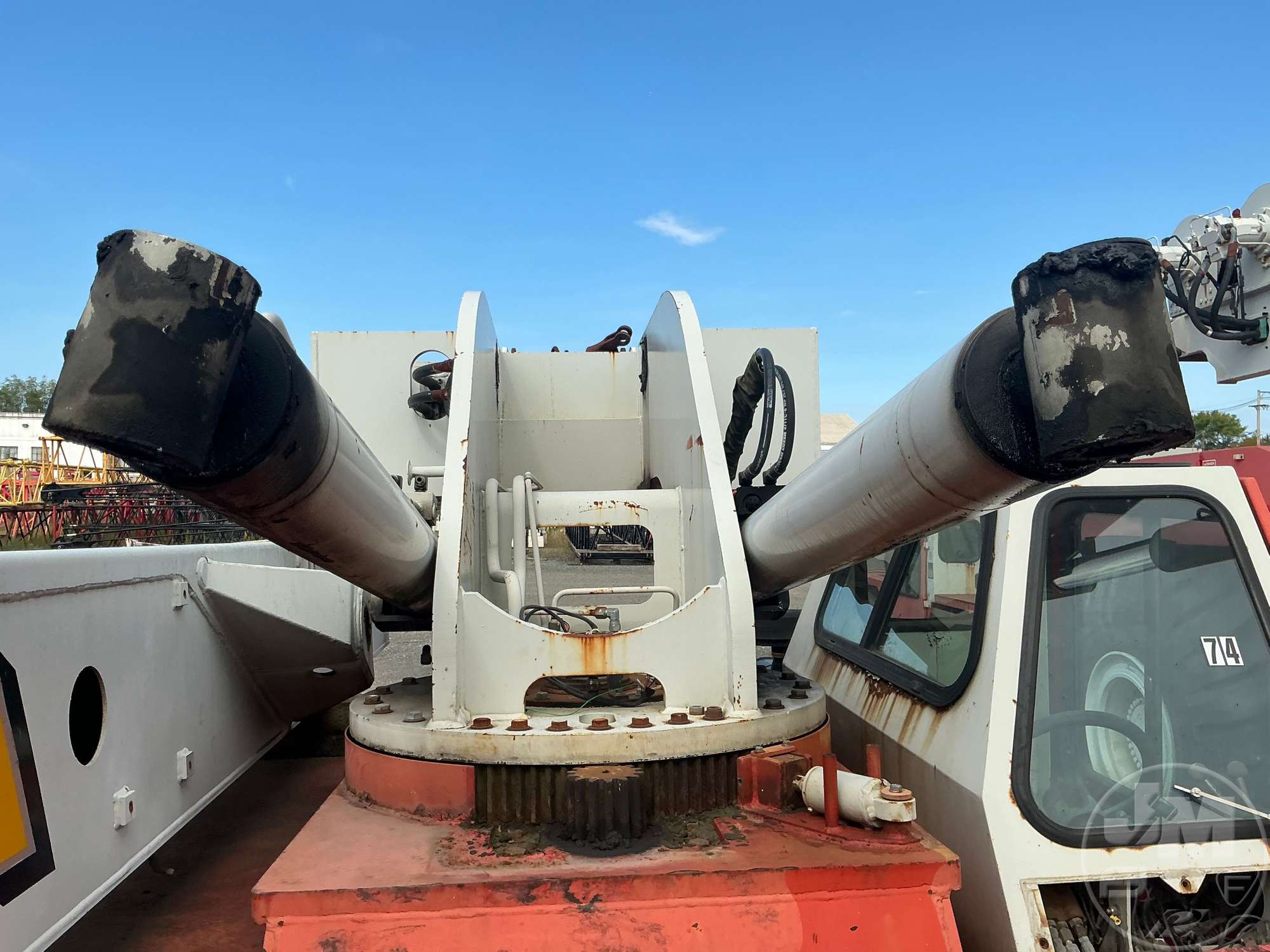 2003 Shuttlelift 5560B