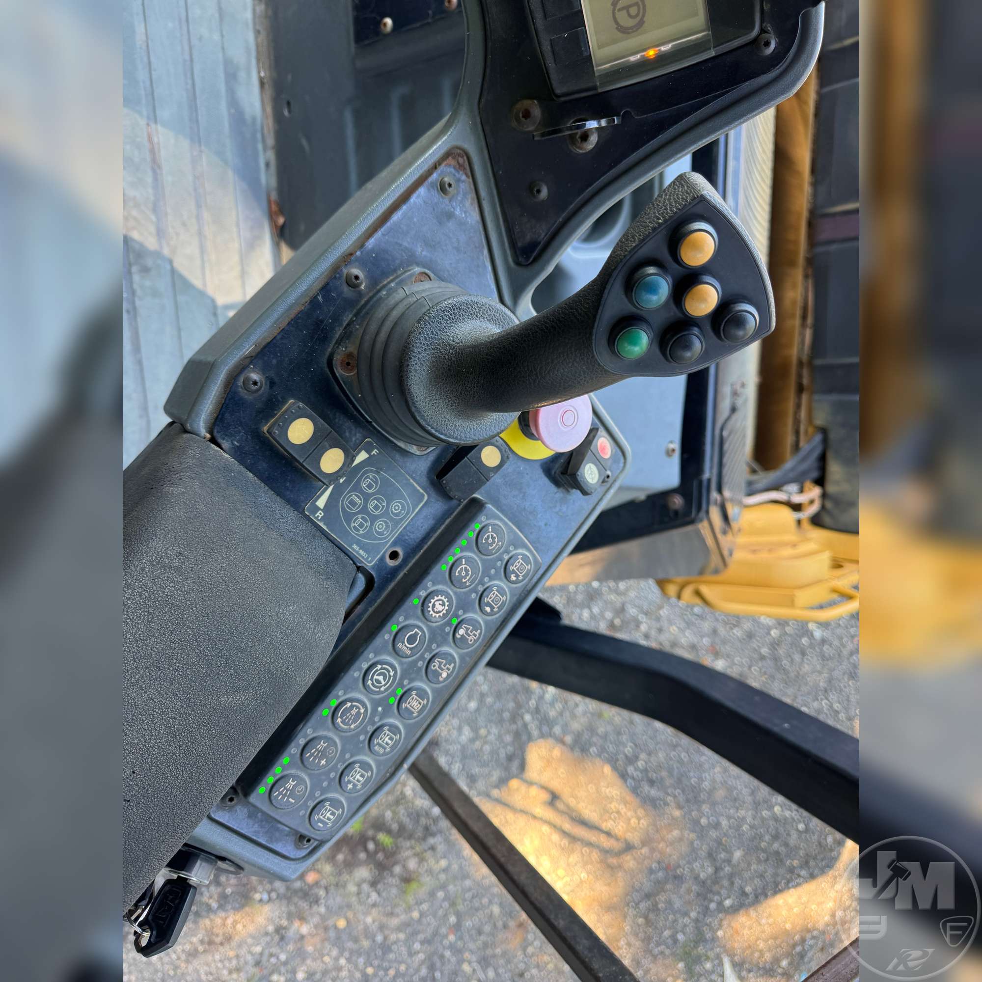 2015 Caterpillar CB64B