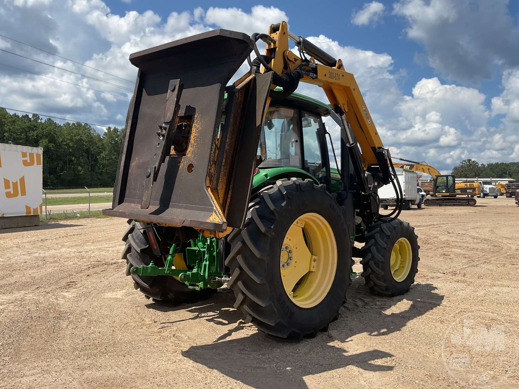 0 John Deere 6105E