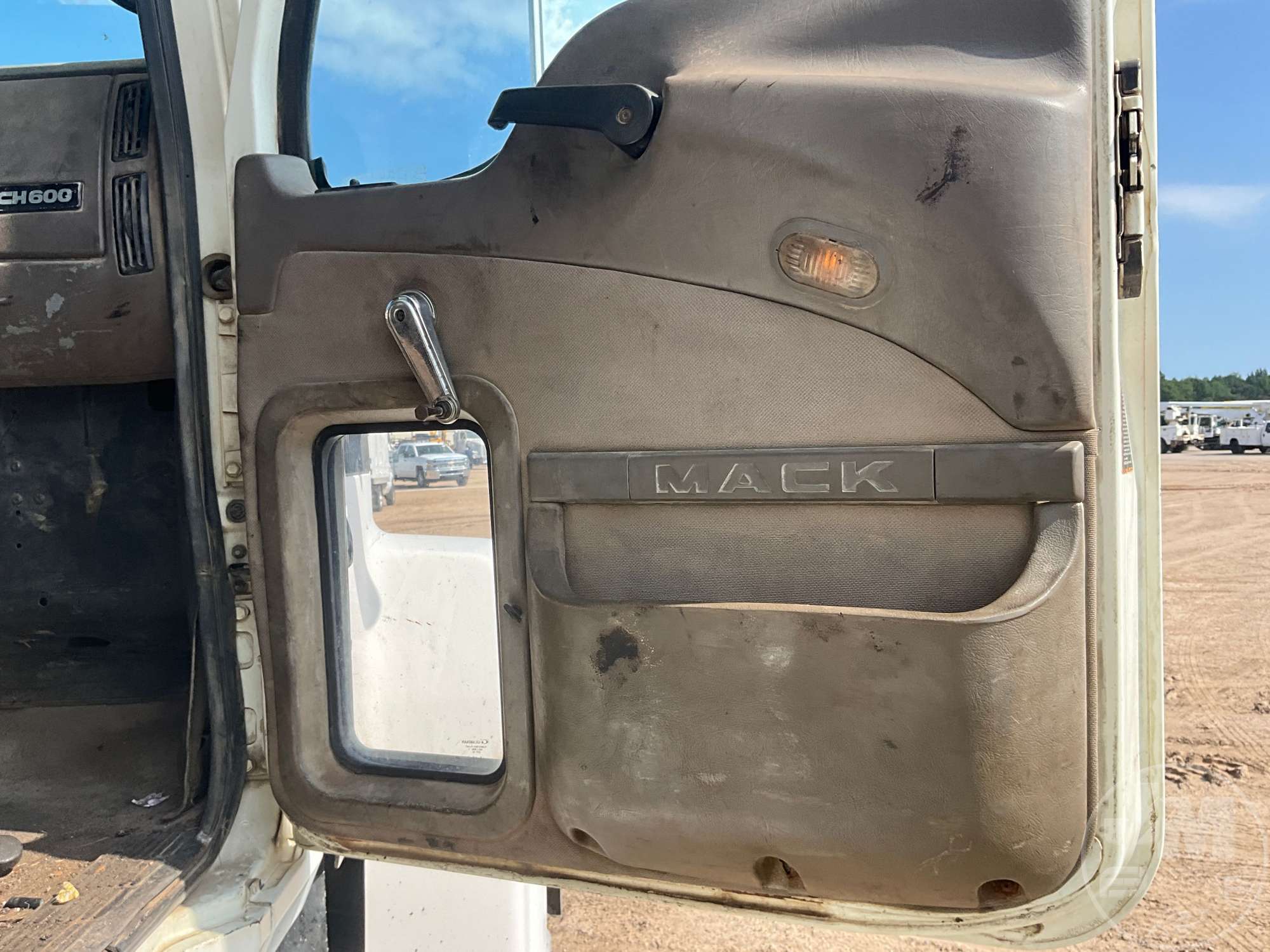 2005 Mack CHN 613