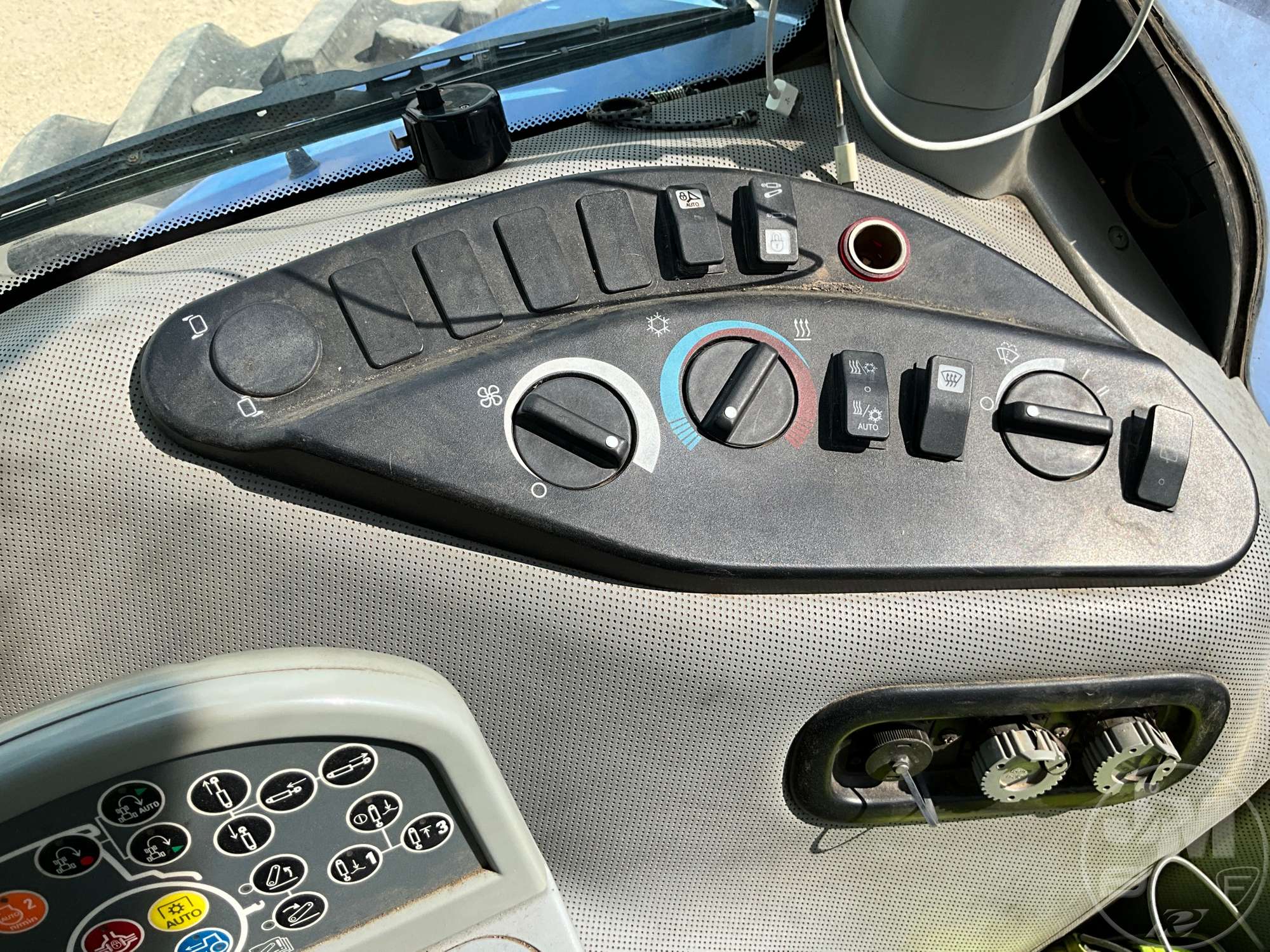 2019 New Holland T8.320