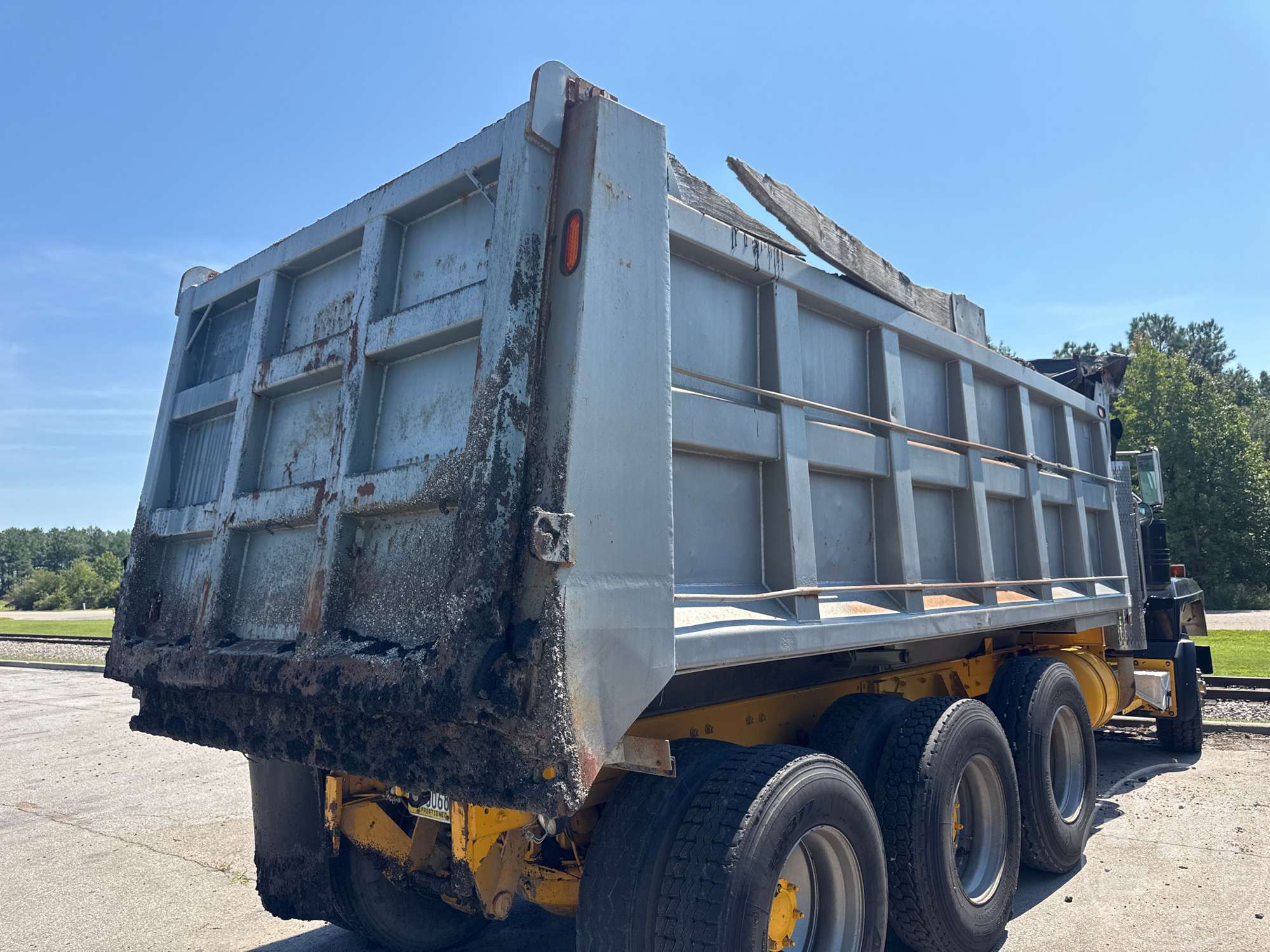 1996 Mack RD688S