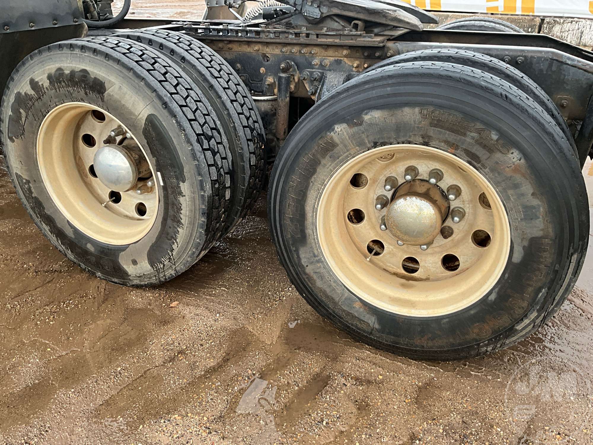 2005 Mack 613